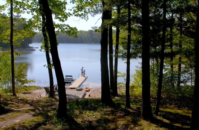 Accueil du lac. Plaisir en famille. Kayaks. SOUPER. Pontoon Paddle Boat. Pêche. Smart TV. Wifi gratuit