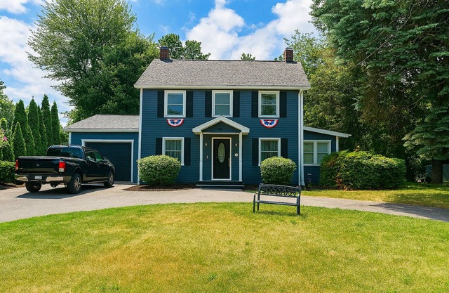 Family Fun! Pool, Fire Pit, Huge Yard Near SUNY Albany & Attractions