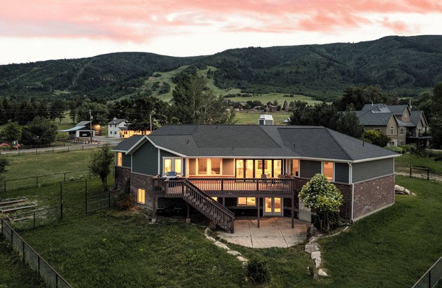 Family Gathering Home 2 Minutes from Nordic Valley Ski Resort