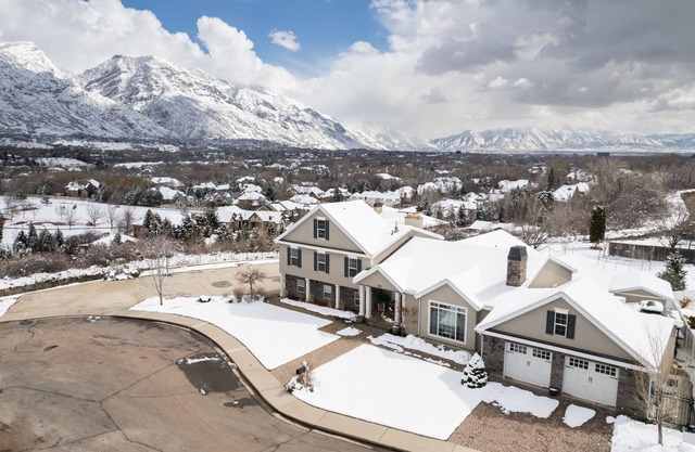 Family Gathering Place with Views, Firepit, Pickleball Court, & Trampoline