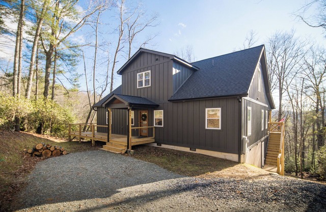 Family Getaway, 4BD/3B, Sleeps 10, Near historic towns & Blue Ridge Mountains