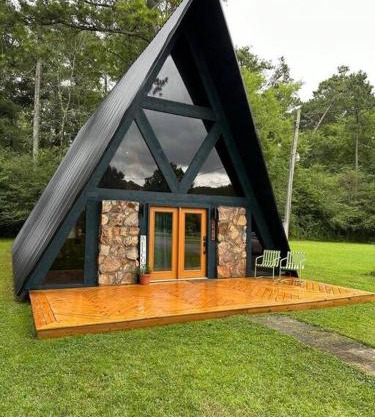Family getaway, Aframe, lake, and cozy fire pit