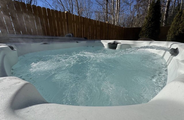 Nature Oasis with Pool, Spa, Games & Fireplace