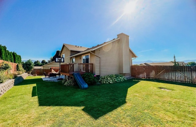 Family & Group friendly home w/ large hammock & game room near Leavenworth!