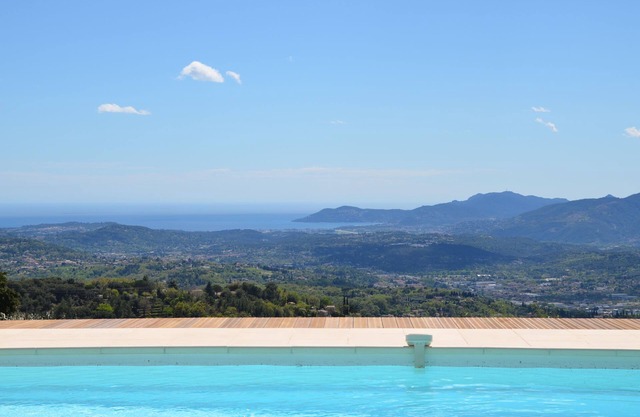 VACANCES EN FAMILLE - EXCEPTIONNELLE VILLA - VUE PANORAMIQUE - 30 mn de Nice