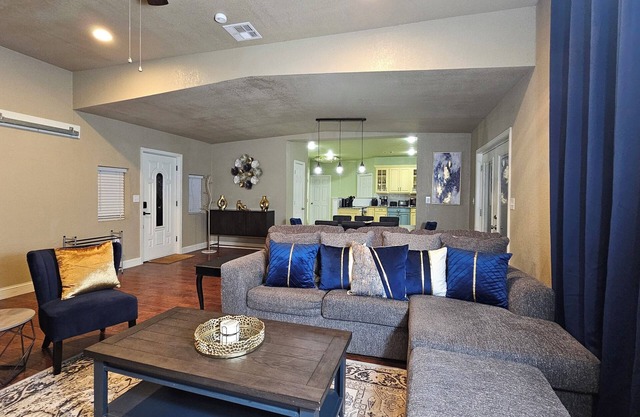 Family Home by Lake Murray, Texoma, Arbuckle, Turner Falls and Winstar Casino