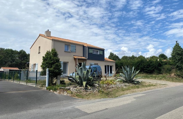 Maison familiale avec grand jardin sur la côte de Jade