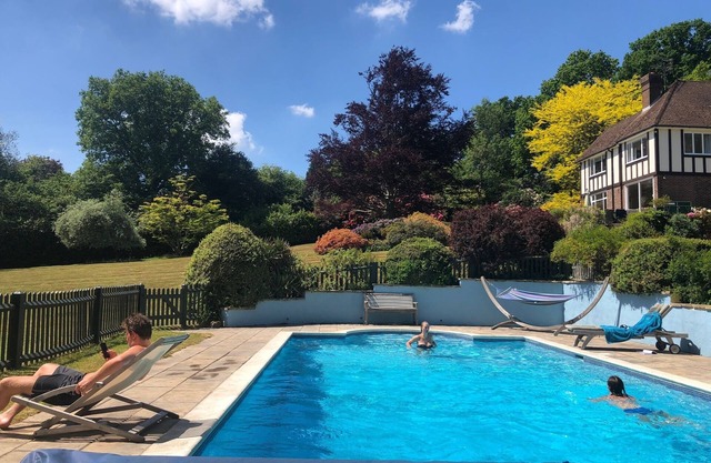 Maison familiale dans la forêt d'Ashdown, avec une vue imprenable et piscine