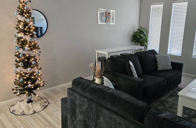 Family home - Many amenities - Beautiful views!