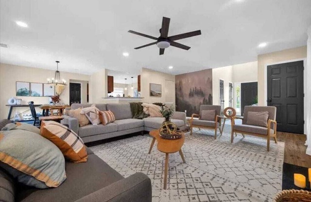 Family Home w BBQ, GameRm & Fire pit/ Pet Friendly