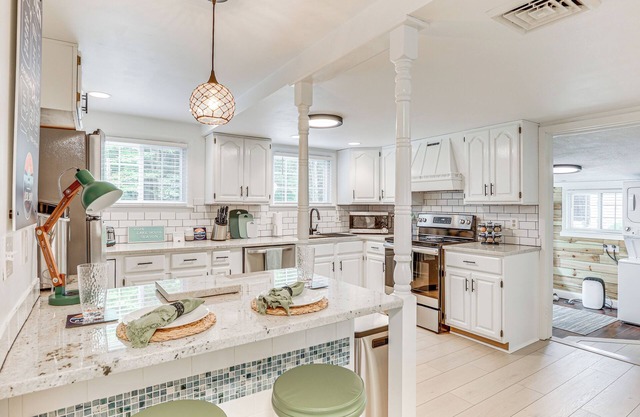 Family Home w/ Hot Tub: 1/2 Mi to Lake Milton