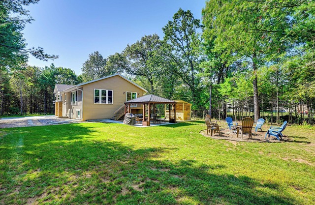 Family Home w/ Hot Tub: 2 Mi to Petenwell Lake!