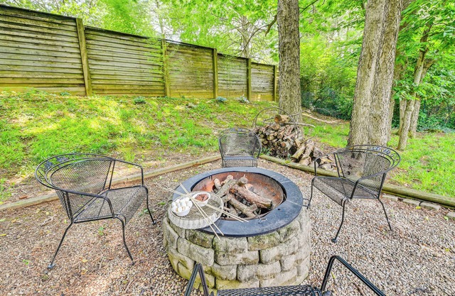 Family Home w/ Ping-Pong & Fire Pit in Lexington