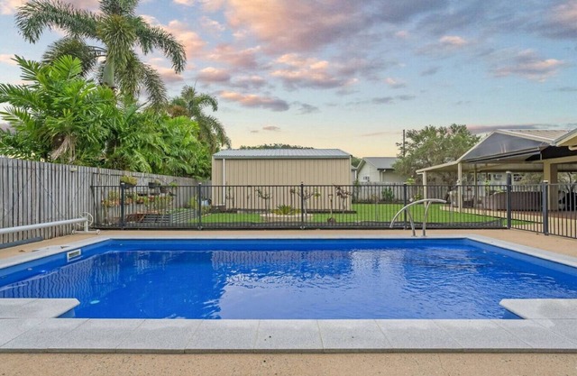 Family Home With Pool In Mount Louisa