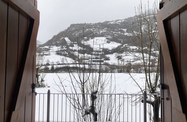 Maison familiale avec cheminée et grenier. Idéal deux familles avec enfants.