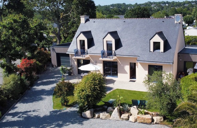Maison familiale 180m2 - piscine intérieure - 150m de la plage à pied