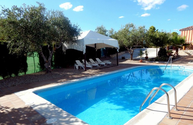 MAISON DE FAMILLE AVEC PISCINE et paddle-tennis