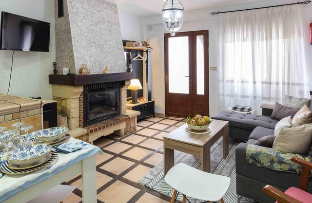 Maison avec trois pièces, cheminée et terrasse