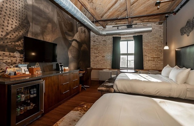 Family Oasis, Brew City Charm, Short Drive To Discovery World, Pets Allowed