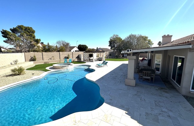 Spring Oasis! Large yard, pool/spa, billiards/ping pong