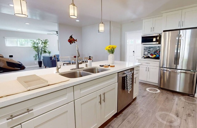 Family Oasis: Modern & Cozy Pet-Friendly Home. Close to Disney