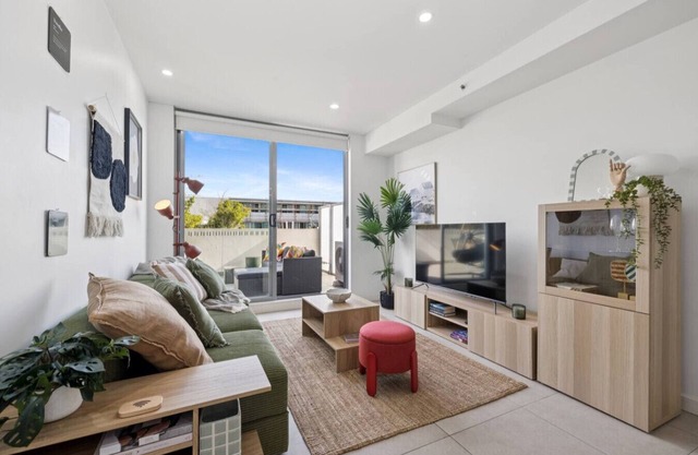 Family Penthouse Apt Lvl 13 w/ 2 Carparks @Airport
