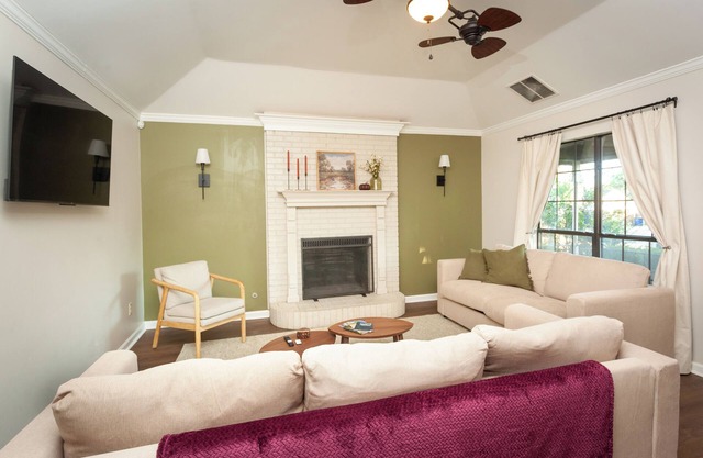 Family & Pet Friendly - Backyard - Patio