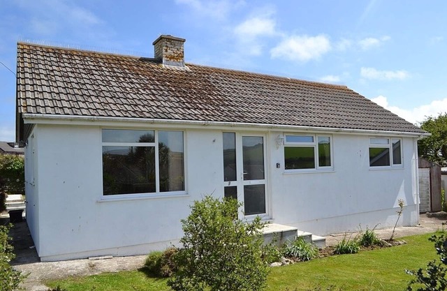 Bungalow familial et pour animaux de compagnie avec jardin dans le joli village de pêcheurs des Cornouailles