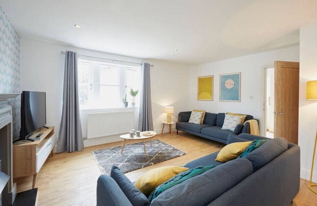 Family + Pets | Garden | 300 Mbps | Halifax 8 min