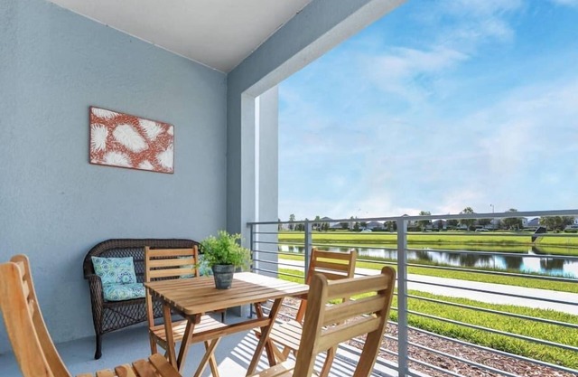 Family place with gorgeous view, 4 miles to DISNEY