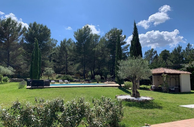 FAMILY PROPERTY IN PROVENCE, WITH CHARMING DEPENDENCY
