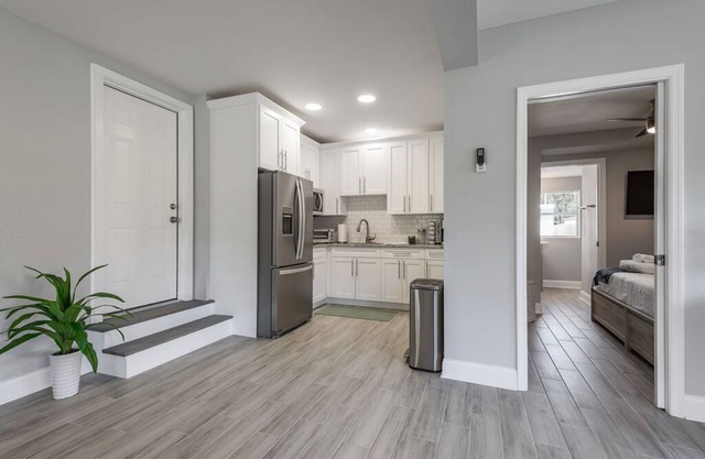 Florida Retreat, sleeps 15, Centrally close to all things in Tampa Bay!