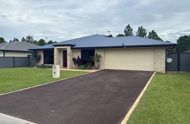Family retreat in Caboolture big house