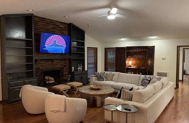 Family Retreat on Eden Isle Sleeps 12+ with golf cart 4500 sq. ft.