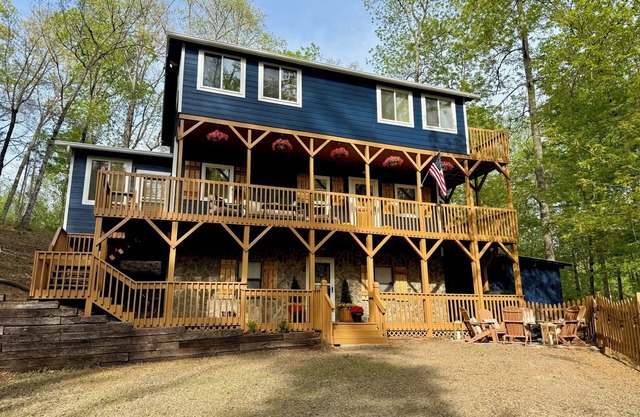 FAMILY RETREAT: SOGGY BEAR BOTTOM