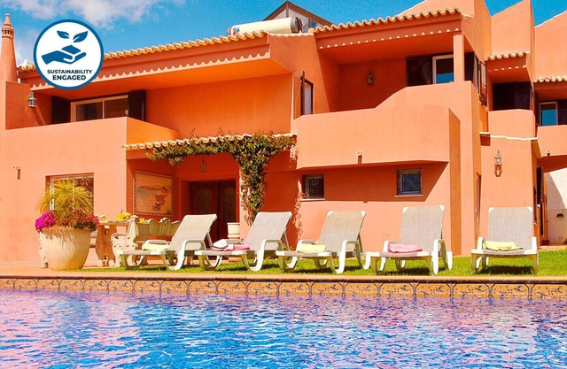 GORGEOUS VILLA, PRIVATE HEATABLE POOL, WIFI, CLOSE TO ALL AMENITIES & THE STRIP