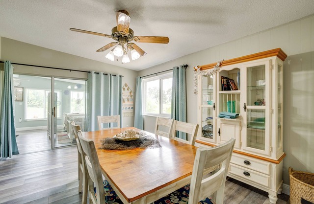 Family Retreat w/Heated Pool in Port Charlotte!