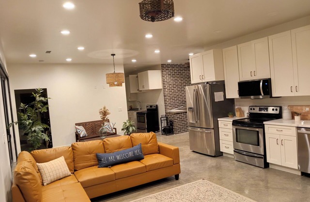 6 bedroom apartment alongside delightful Spring City - sleeps 26+