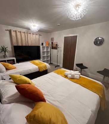 Family Room 2 beds Free WiFi Free Parking