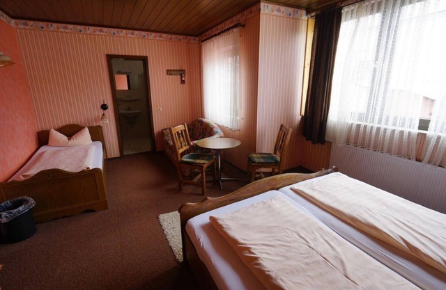 Chambre Familiale, Douche, Toilettes, Standard - Hotel Restaurant Gemünden