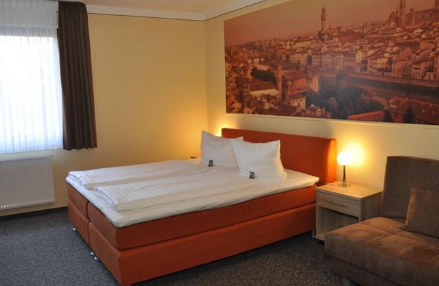 Chambre familiale, douche / WC, TV - Landhotel Karrenberg