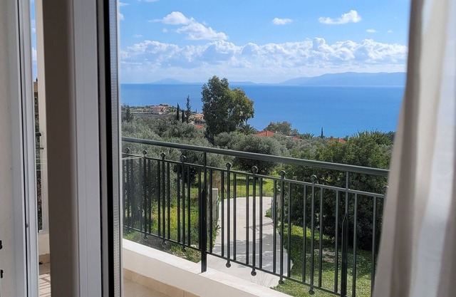 Family-sized condo with stunning view - Evangelia's Residence