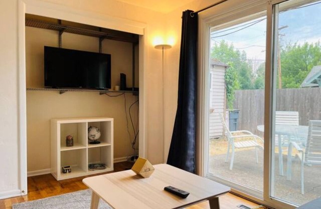 Family-sized U of O bungalow