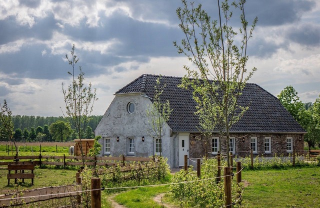 Écurie entièrement rénovée, deux beaux logements.