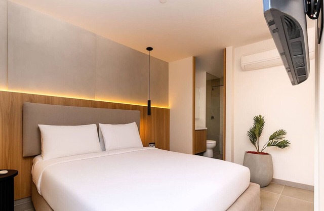 Family Stay in Poblado - Jacuzzi & 1BR + Workspace