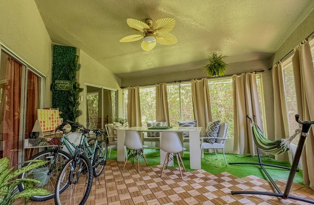 Family Tropical Oasis: 15 mins From Beach