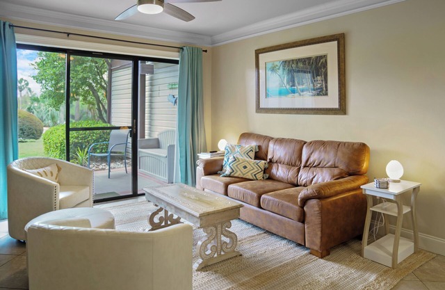 FAMILY FRIENDLY BEACHFRONT BEAU RESORT CONDO DE LUXE DE LUXE PROCHE DE PIER