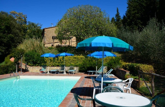 Villa familiale et piscine privée pour 8 personnes accessibles à pied depuis Radicondoli