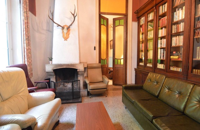 Maison de vacances א La Rouge Miniטre avec jardin