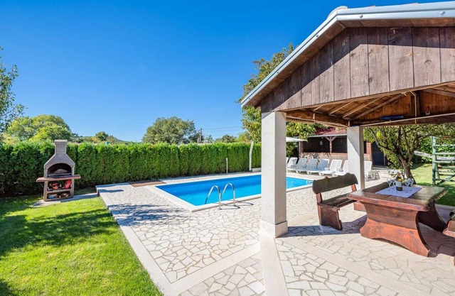 Villa Semy, Pazin